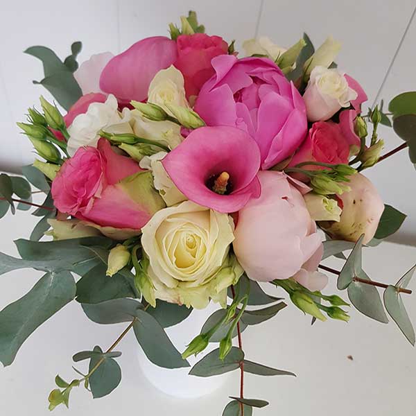 Bar à fleurs Montalieu - Bouquet de mariage roses et pivoines